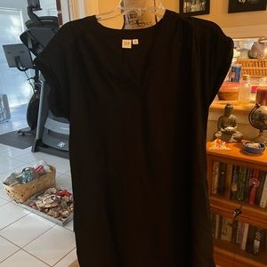 Gap XS black sheath dress w/ cap sleeves and pockets, rayon, worn a few times.